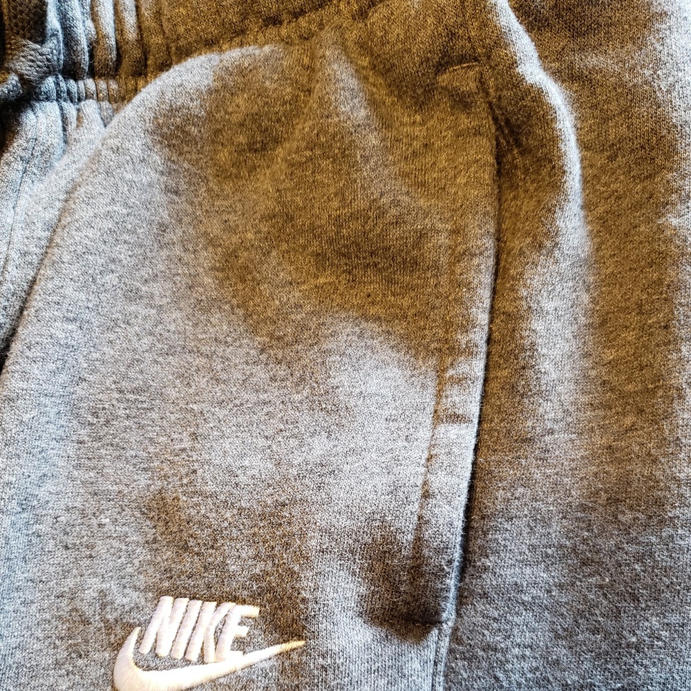 Boys NWOT Nike sweat pants!!